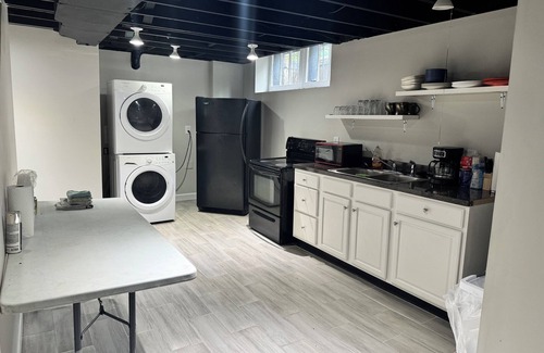 Mapleton/Fall Creek House | Spacious 6-bedroom house in Indianapolis near downtown, fairgrounds, speedway