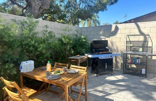 Valley Glen House | Spacious 6-bedroom house in marvelous Los Angeles with WiFi, AC