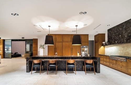 Hollywood Dell House | Spacious 6-bedroom house with WiFi, fitness room in lovely Los Angeles