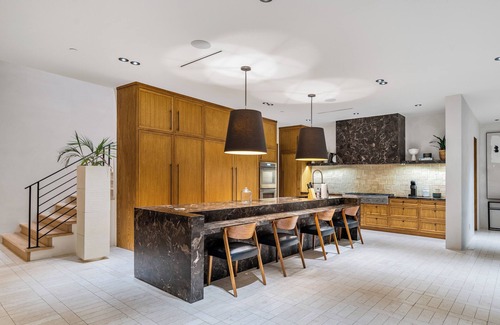 Hollywood Dell House | Spacious 6-bedroom house with WiFi, fitness room in lovely Los Angeles