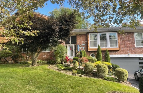 Heathcote House | Spacious 6-bedroom house in safe neighborhood near NYC
