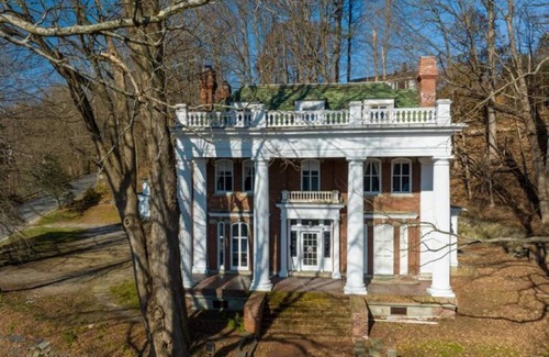 Springfield House | Spacious 6-bedroom house with AC, WiFi in charming Springfield