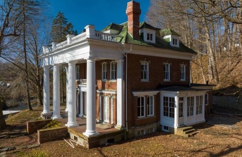 Springfield House | Spacious 6-bedroom house with AC, WiFi in charming Springfield
