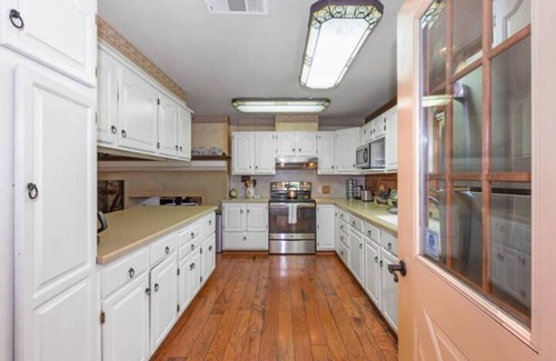 Three Rivers Cabin | Spacious 6-bedroom cabin with AC and WiFi in tranquil Three Rivers