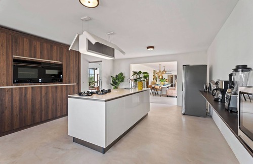 Piedra Plat Villa | Spacious 6-bedroom Villa with Pool. Sleeps 15