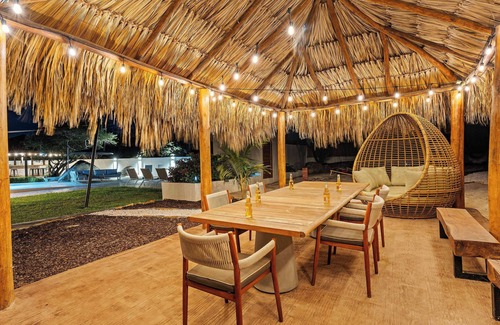 Piedra Plat Villa | Spacious 6-bedroom Villa with Pool. Sleeps 15