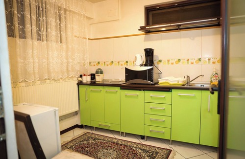 Tirgu Jiu Villa | Spacious 6-bedroom villa in charming Târgu Jiu with AC, WiFi