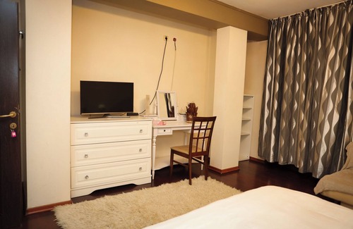 Tirgu Jiu Villa | Spacious 6-bedroom villa in gorgeous Târgu Jiu with WiFi, AC