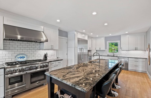 Waterford Villa | Spacious 6-bedroom Villa 41° N Waterfront Deep Water Dock access LI Sound
