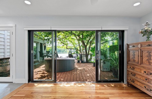 Waterford Villa | Spacious 6-bedroom Villa 41° N Waterfront Deep Water Dock access LI Sound