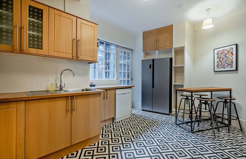 St. Johns Wood Apartment | Spacious 6 Bedrooms flat close to Regents Park