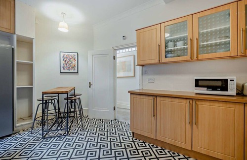 St. Johns Wood Apartment | Spacious 6 Bedrooms flat close to Regents Park