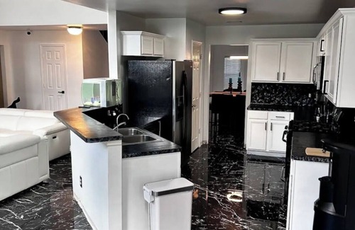 Barker House | Spacious 6 BR Large Groups