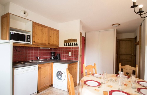 Val Cenis Apartment | Spacious 6-Person Apartment at the Foot of the Slopes with Parking & WiFi