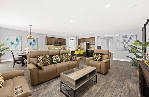 Colton Villa | Spacious 6BD3BA One- Floor villa WiFi Riverside 10Beds 4TVS BBQ