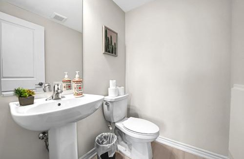 Burlington House | Spacious 6bed Home near Pier Niagara Toronto QEW