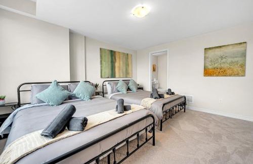 Burlington House | Spacious 6bed Home near Pier Niagara Toronto QEW