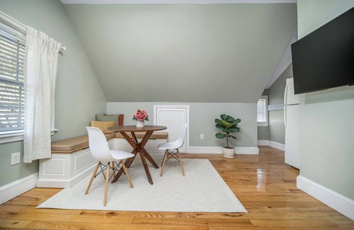 Dudley - Brunswick King House | Spacious 6BR 2unit near Downtown