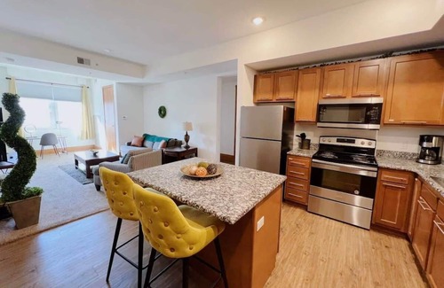 Grandville Apartment | Spacious 6BR 6BA Grand Castle Apartment Near Downtown