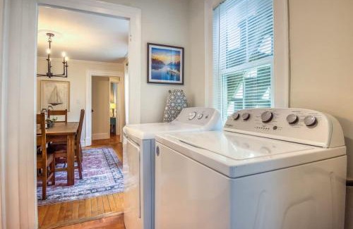 Dover House | Spacious 6BR close to Portsmouth beaches and UNH