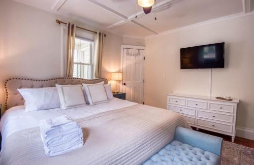Dover House | Spacious 6BR close to Portsmouth beaches and UNH
