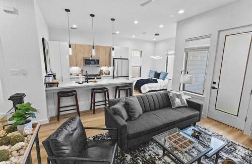 OST - South Union House | Spacious 6Br Combo sleeps 21 TMC Gym Balcony