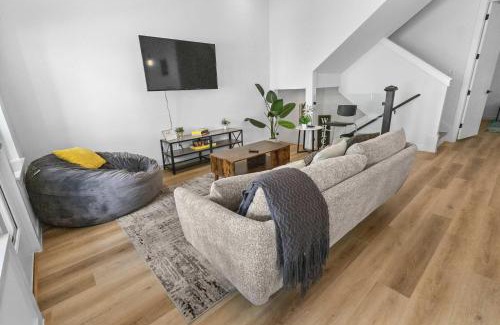 OST - South Union House | Spacious 6Br Combo sleeps 21 TMC Gym Balcony