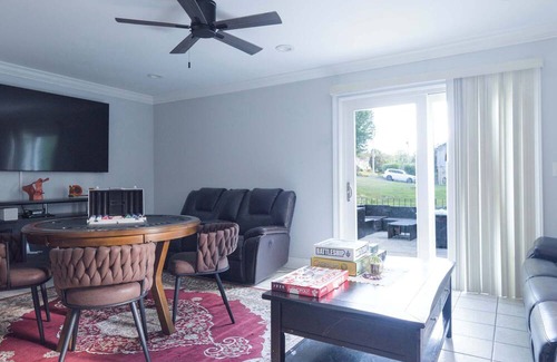 White Plains House | Spacious 6BR Getaway | Game Room + Firepit | NYC