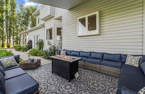 Heyburn House | Spacious 6BR Haven - Game Room - Hot Tub Sleep 28+