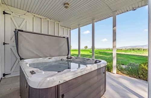 Heyburn House | Spacious 6BR Haven - Game Room - Hot Tub Sleep 28+