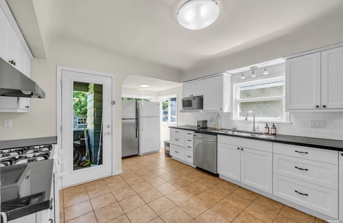 Vancouver South House | Spacious 6BR Home in Vancouver Near SkyTrain