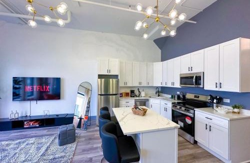Near South Side Apartment | Spacious 6BR Luxury Suite Perfect for Groups Near McCormick Place and Soldier Field