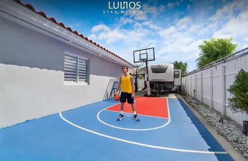 Flagami House | Spacious 6BR Miami Pool, BB Court & Near Airport L03