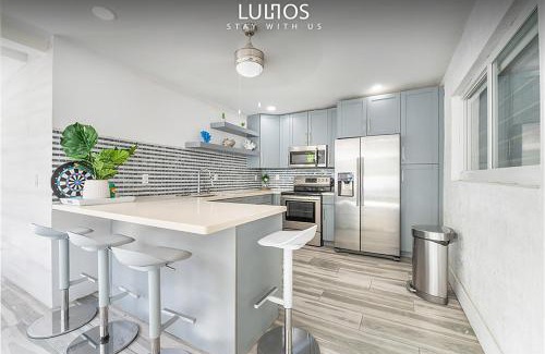 Flagami House | Spacious 6BR Miami Pool, BB Court & Near Airport L03