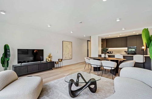 Ville Haute Apartment | Spacious 6th-Floor Gem: Modernity Meets Comfort!