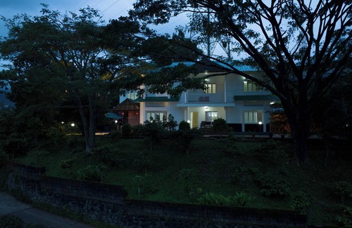 Kannan Devan Hills House | Spacious 7-bedroom bungalow in lovely Munnar with WiFi