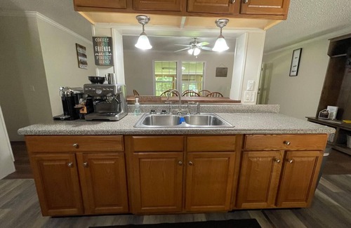 Clifton Cabin | Spacious 7-bedroom cabin in charming Clifton with WiFi, AC