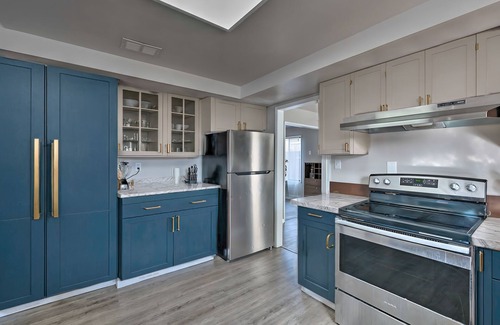 Sacramento House | Spacious 7-bedroom house in cool Sacramento with AC