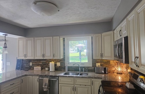 Avon Lake House | Spacious 7-bedroom house in lovely Avon Lake with AC, WiFi & close to Lake Erie