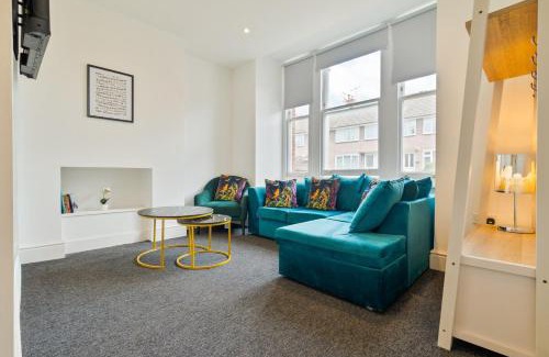 Stuppington House | Spacious 7 Bedroom Home with Parking, Perfect for Contractors & Families