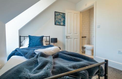 Stuppington House | Spacious 7 Bedroom Home with Parking, Perfect for Contractors & Families