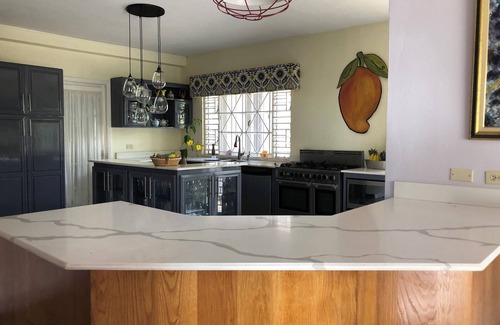 Saint Andrew House | Spacious 7-bedroom house with WiFi, AC in wonderful Kingston