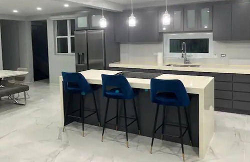 Toa Alta House | Spacious 7-bedroom House w/Heated Pool and Pool Table