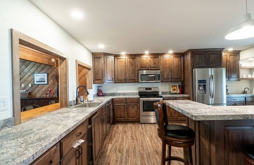 Grantville House | Spacious 7-bedroom house with WiFi and game room in charming Meriden.