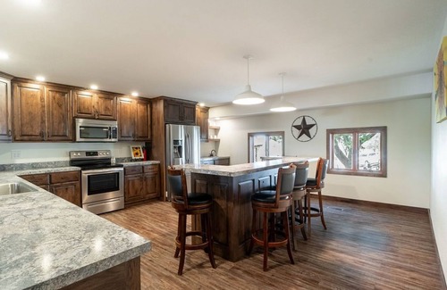 Grantville House | Spacious 7-bedroom house with WiFi and game room in charming Meriden.