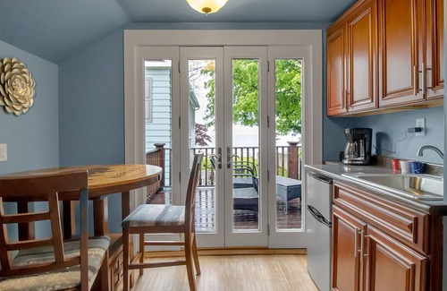 Lake Erie Beach House | Spacious 7-bedroom house in marvelous Angola on the Lake with AC