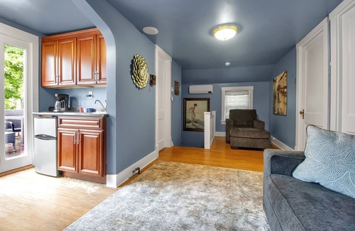 Lake Erie Beach House | Spacious 7-bedroom house in marvelous Angola on the Lake with AC