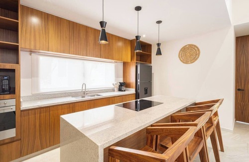 Tankah House | Spacious 7-bedroom house in cool Solidaridad with WiFi, AC, fitness room