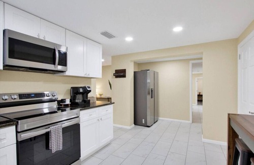 Greater Palm River Point CDC House | Spacious 7-Bedroom Retreat for Groups & Families