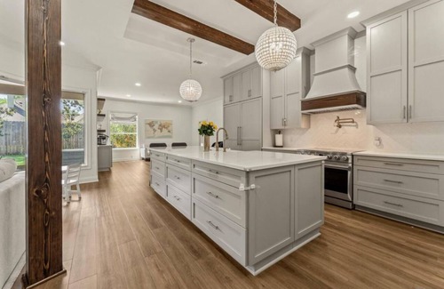 South Baton Rouge House | Spacious 7-bedroom house LSU fans Modern